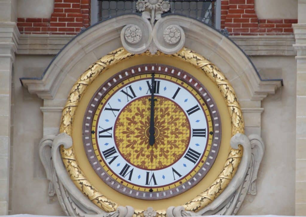 Horloges Huchez redonne vie à l'horloge du château de StGermainenLaye Presstance